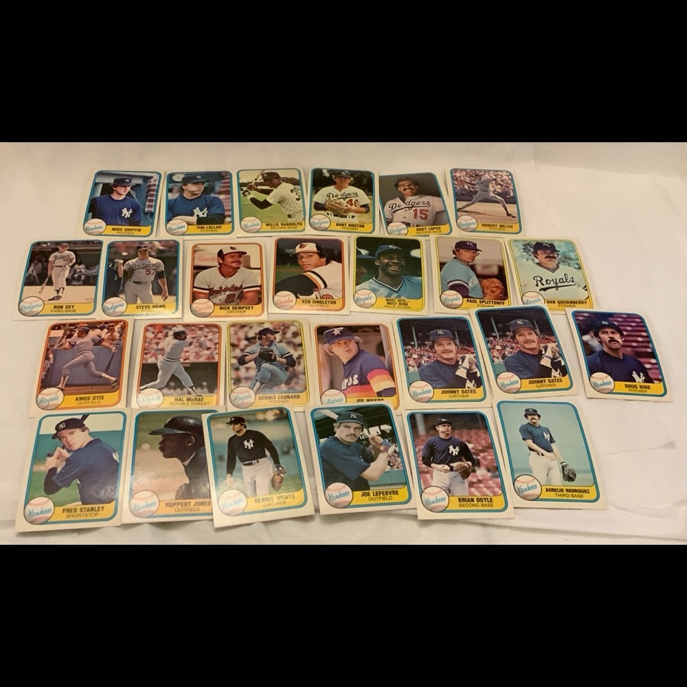 Bundle of Baseball Cards Lot 165